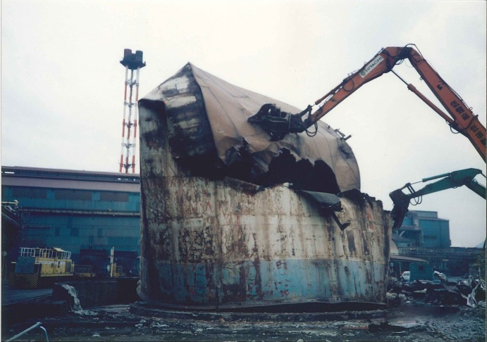 解体撤去工事（1,000T重油タンク及び基礎）